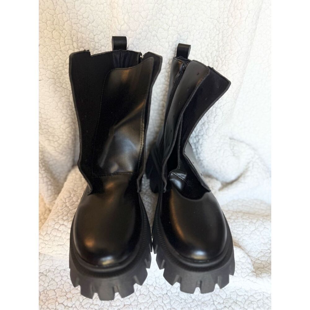 Boots  - Picture 3 of 9